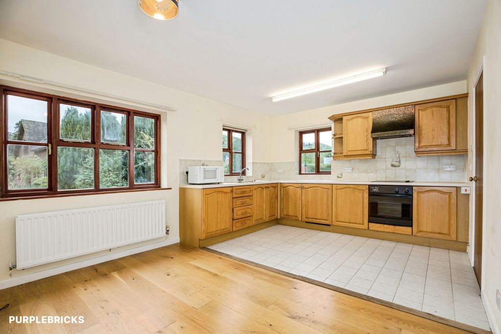 Property photo 3 of 25 Kitchen