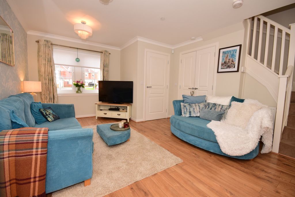 Property photo 3 of 20 Lounge