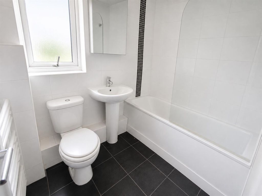 Property photo 2 of 7 Bathroom.Png