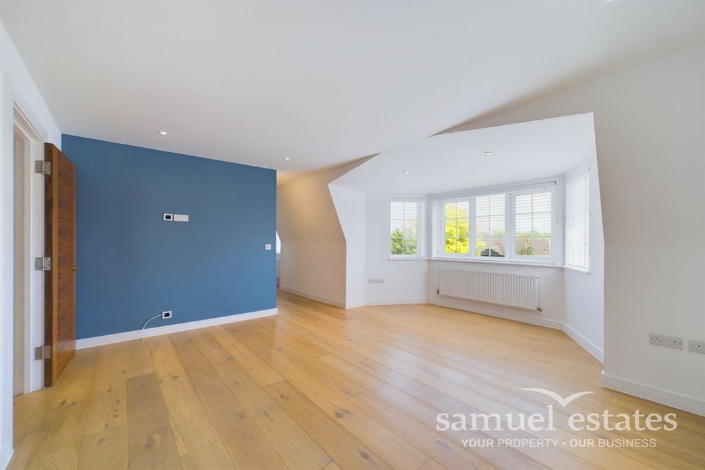 Property photo 1 of 13 Living Room