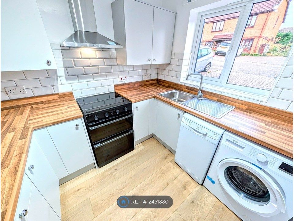 Property photo 3 of 16 Kitchen2