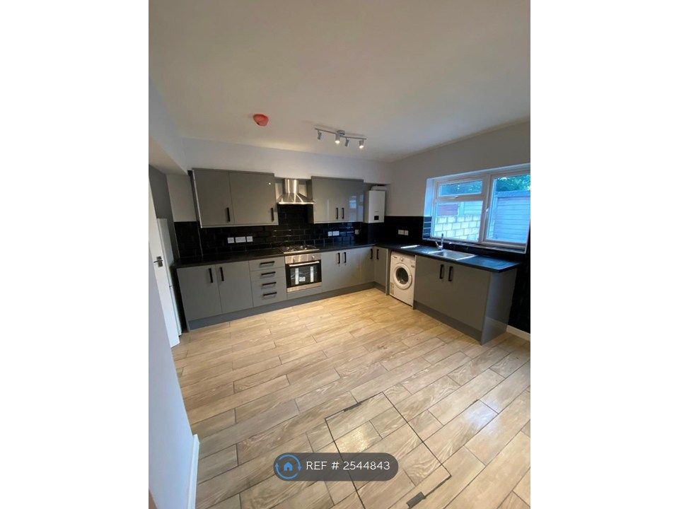 Property photo 1 of 9 Kitchen