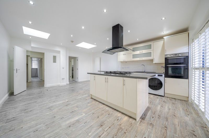 Property photo 3 of 14 Photo 11