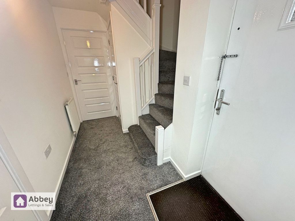 Property photo 2 of 28 Entrance Hall