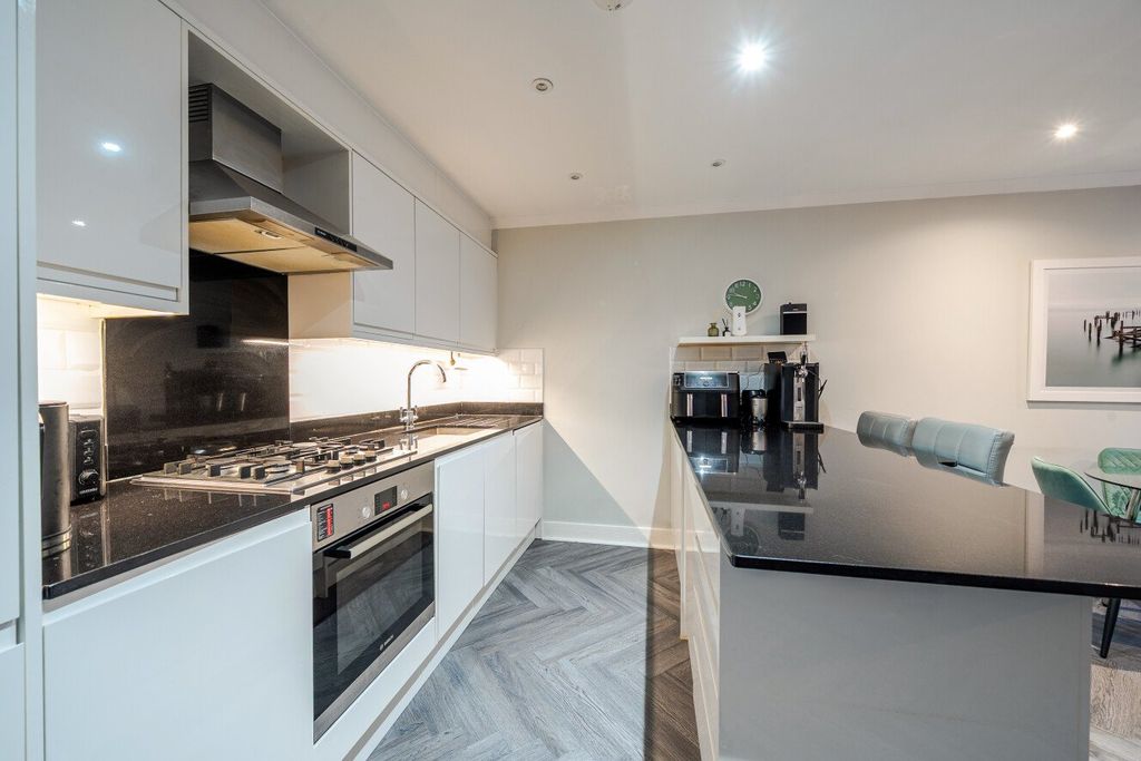 Additional image 10 of 3 bed flat for saleOrchard Avenue, Shirley, Croydon CR0
