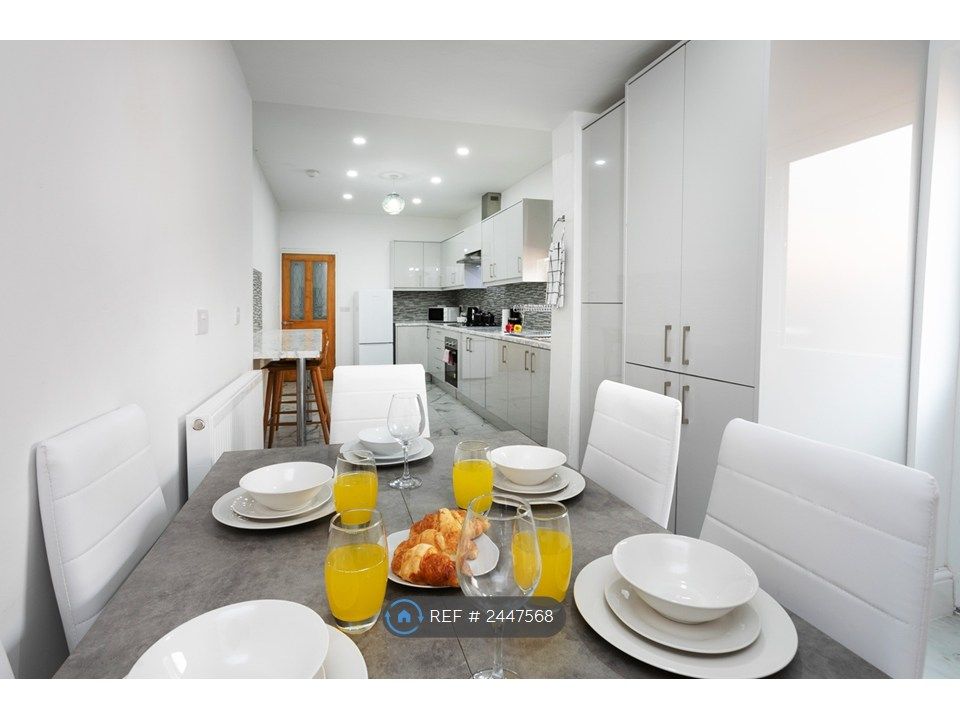 Property photo 3 of 35 Kitchen + Dinning Table