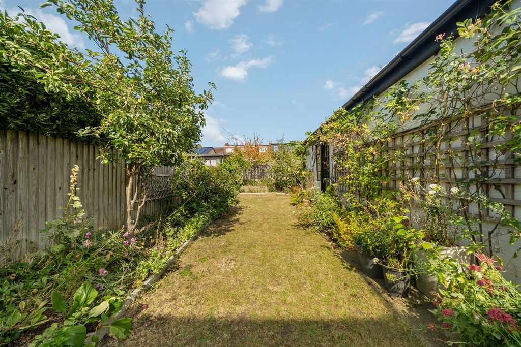 Property photo 3 of 15 Buckleigh Avenue