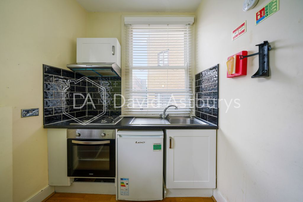 Property photo 3 of 10 Flat 3, 66A Churchway Nw1 1Lt-3