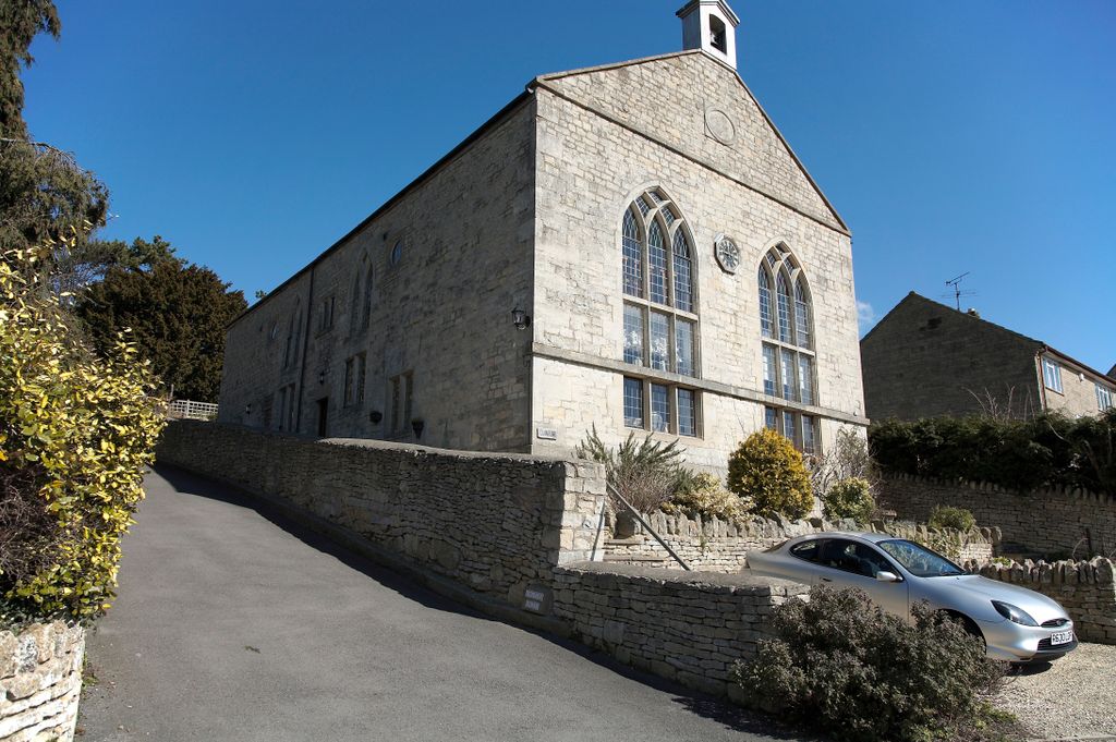 Property photo 2 of 33