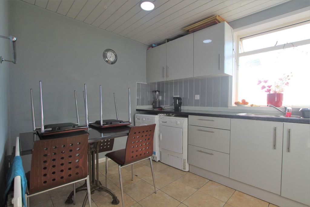 Property photo 3 of 15 Kitchen