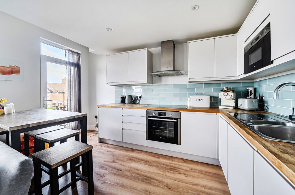 Property photo 3 of 12 1436907-12-69Caaf...