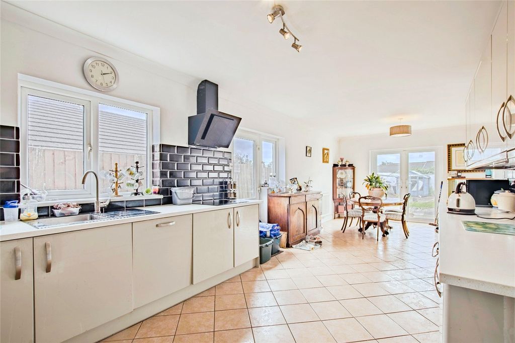Property photo 3 of 17 Picture No. 35