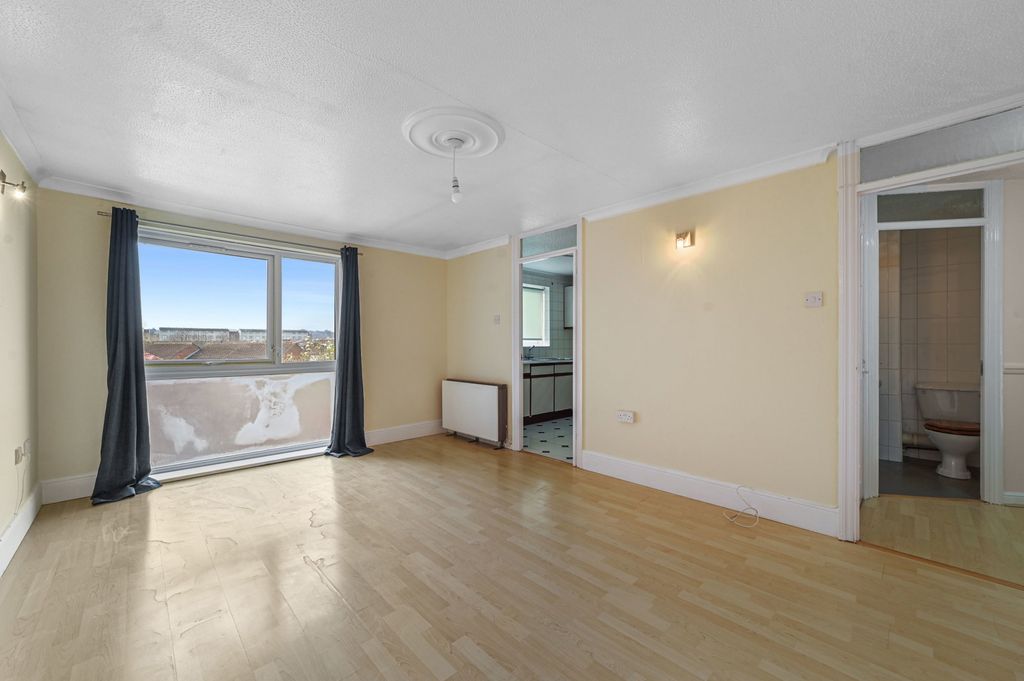 Property photo 3 of 7