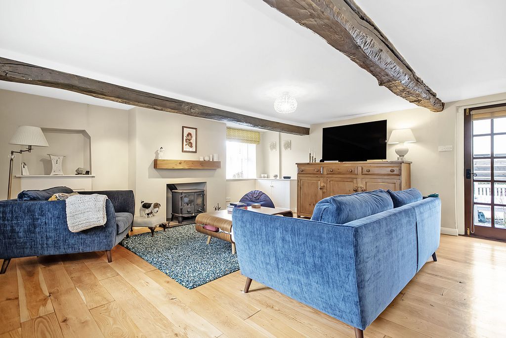 Property photo 2 of 21