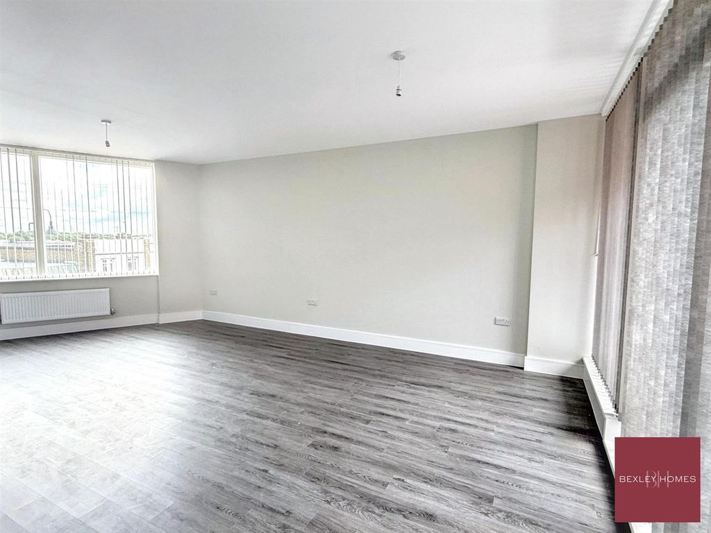 Property photo 2 of 12 Flat 6.Jpg