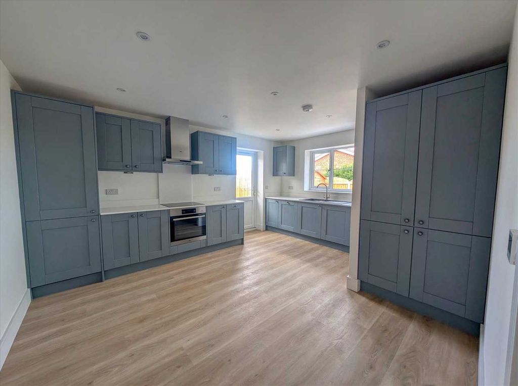 Property photo 2 of 17 Kitchen / Diner