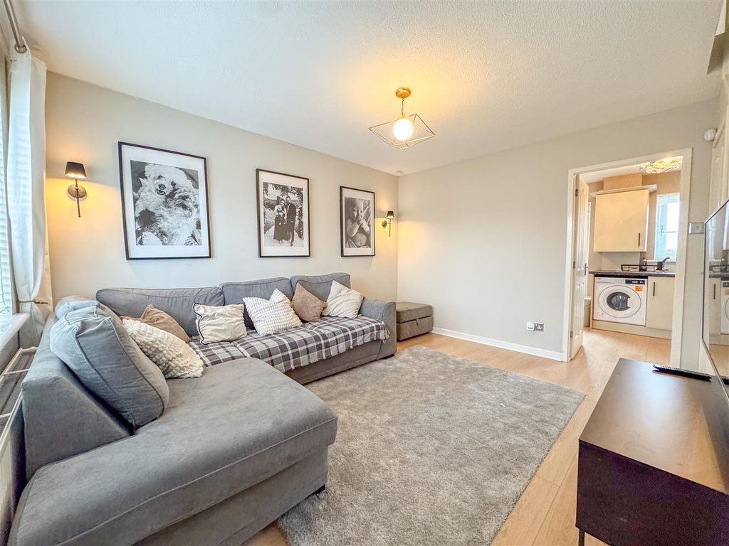 Property photo 2 of 15 Lounge