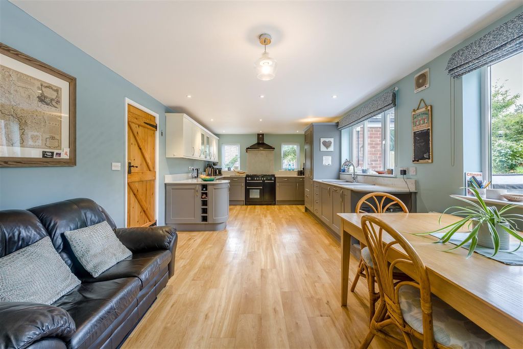 Property photo 3 of 35