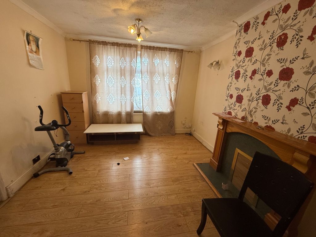 Property photo 3 of 7 Gallery