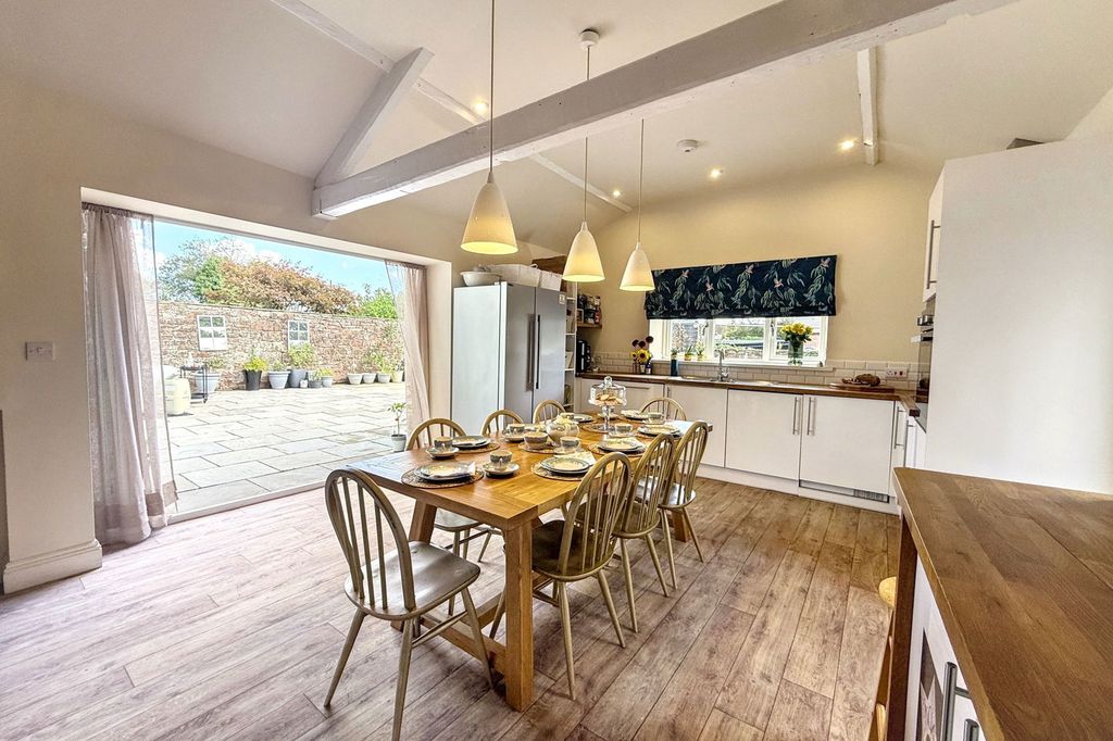 Property photo 1 of 28