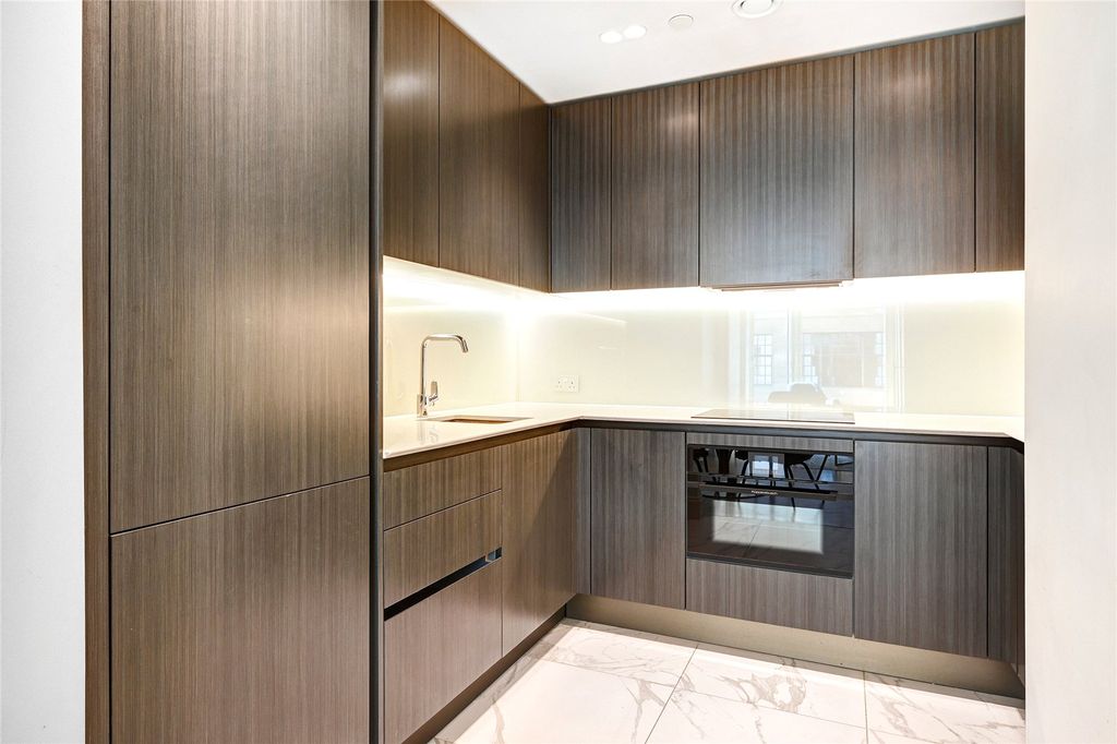 Property photo 3 of 8 Kitchen