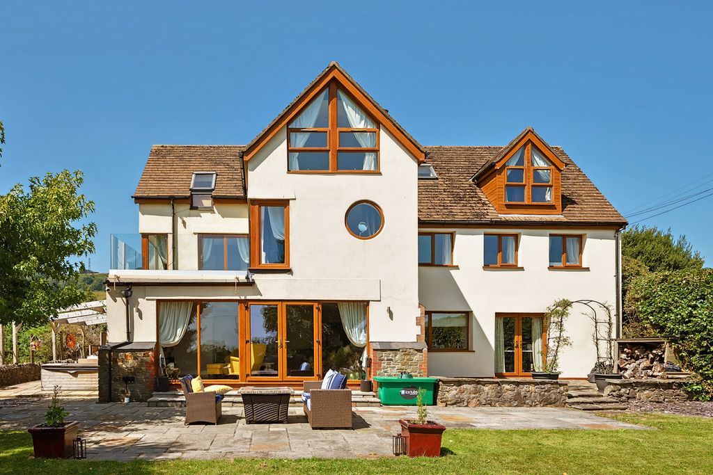 Property photo 1 of 32