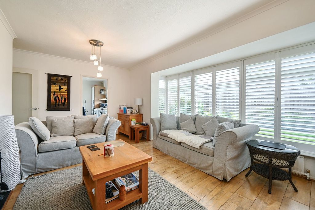 Property photo 2 of 27