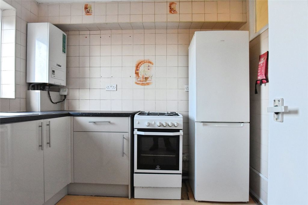 Property photo 3 of 9 Kitchen