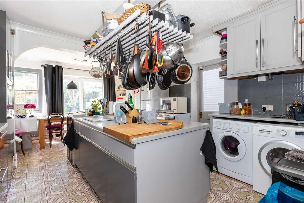 Property photo 3 of 21 Christchurch Rd-16.Jpg