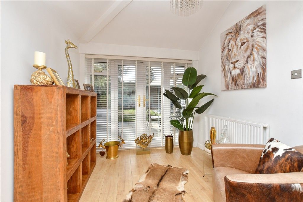 Property photo 3 of 18 Snug