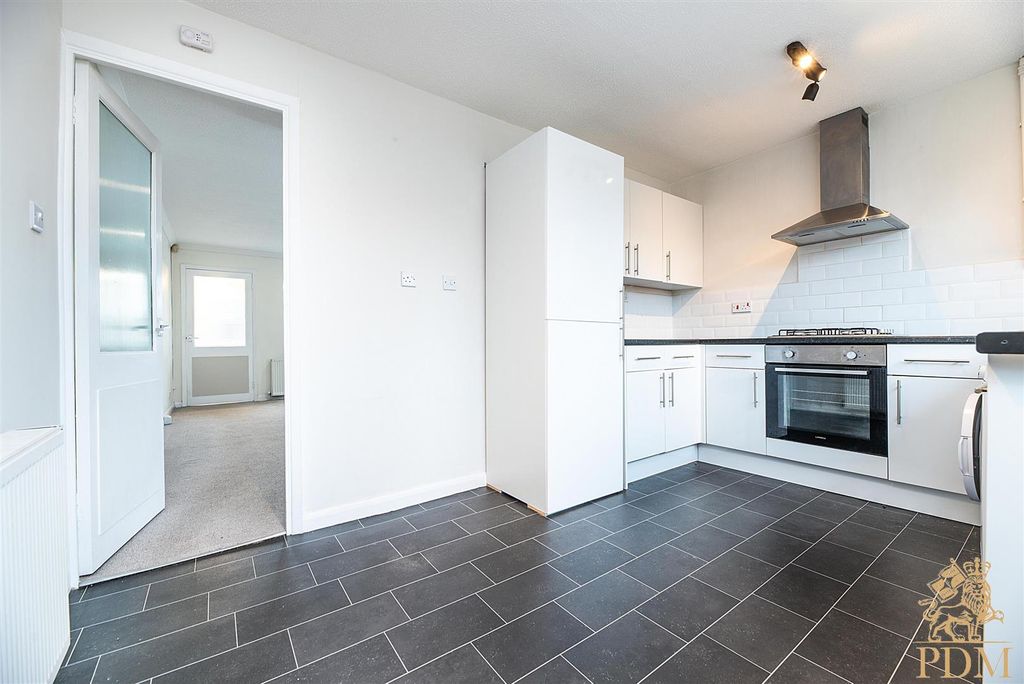 Property photo 2 of 18 93 Latimer Drive, Bramcote (13 Of 23).Jpg