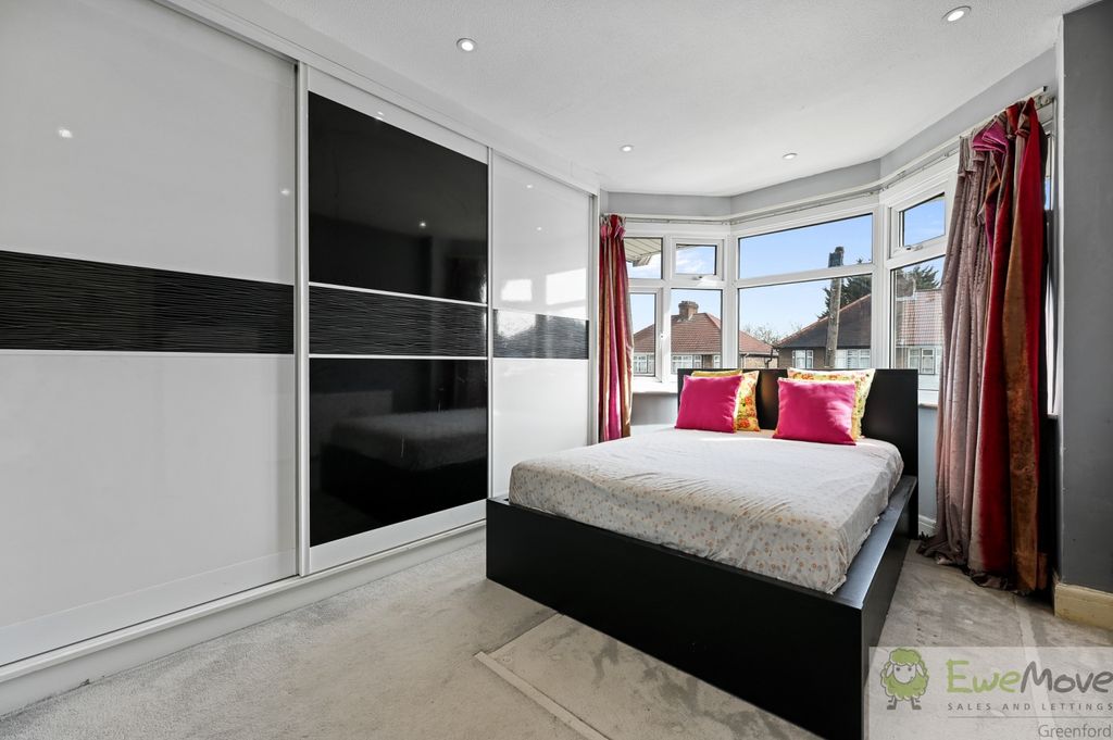 Property photo 3 of 12 Ewe - 21 Methuen Road - 27 (1)