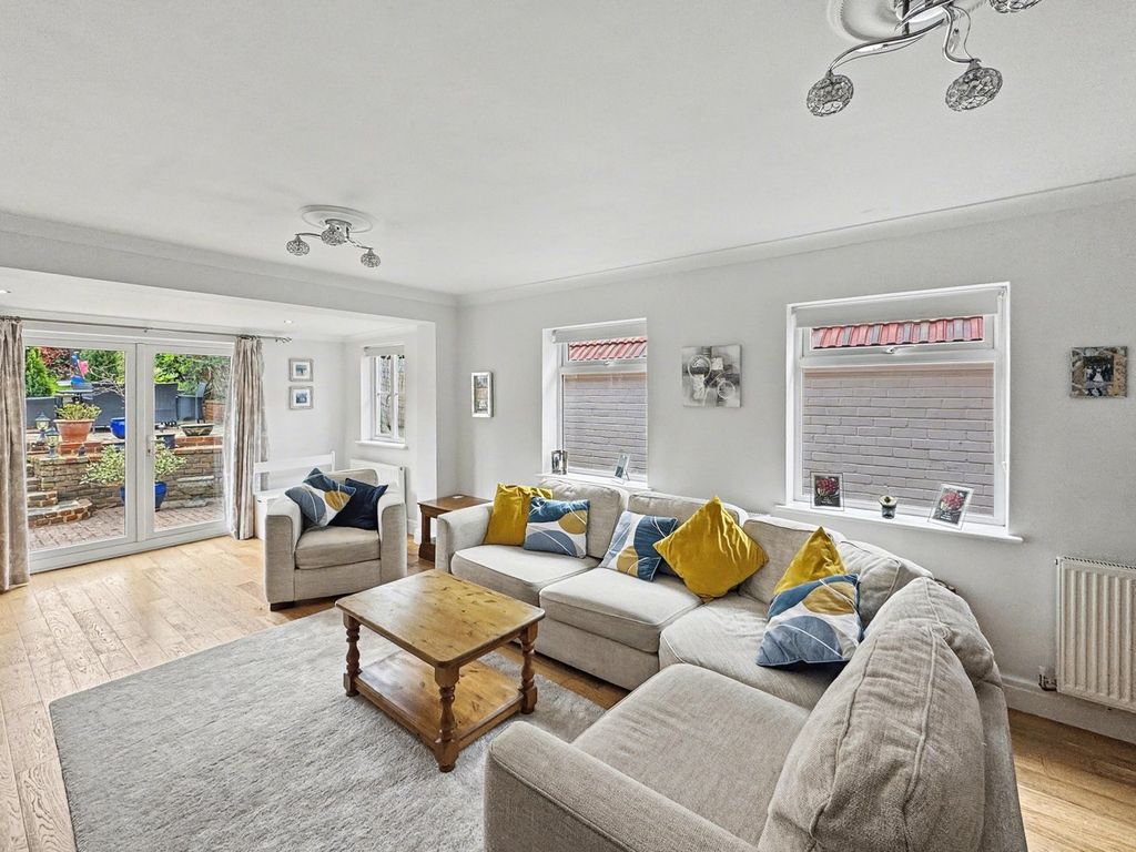 Property photo 2 of 33