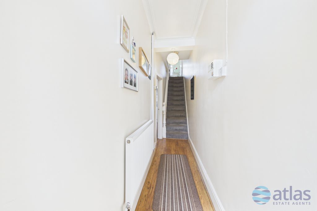 Property photo 2 of 17 Hallway