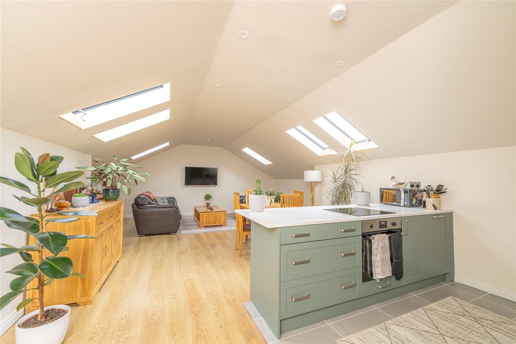 Property photo 1 of 24 Lounge / Kitchen Alt