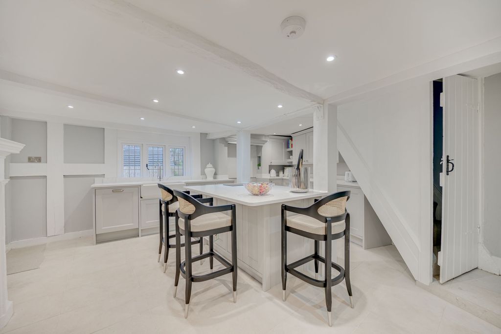 Property photo 3 of 52