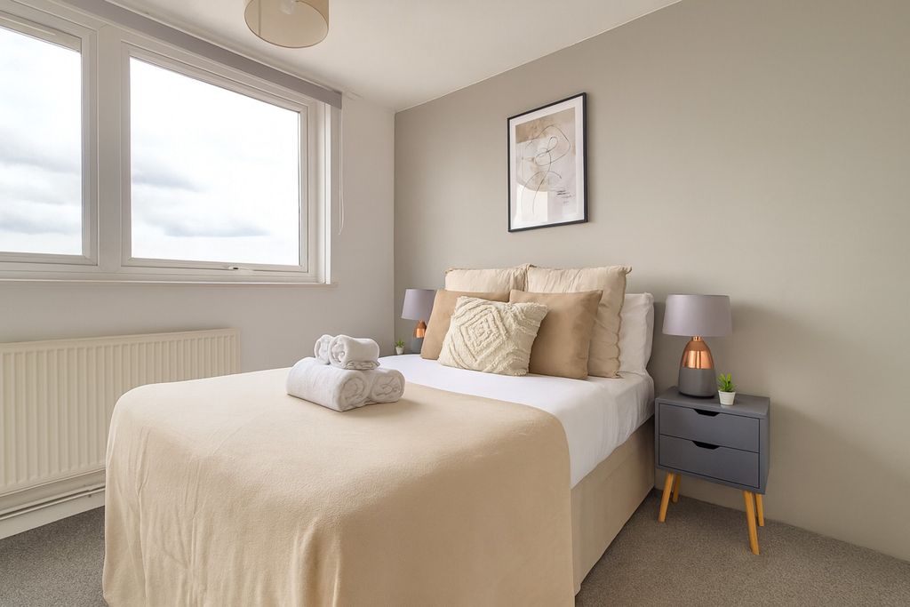 Property photo 3 of 37 Bedroom