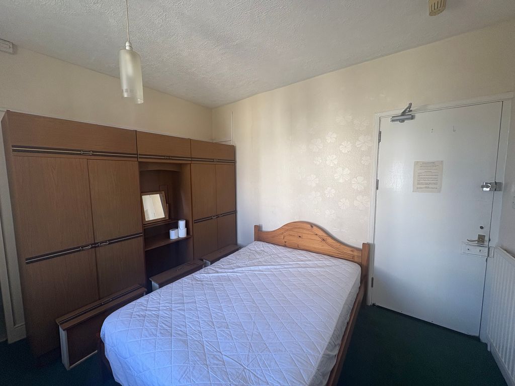 Property photo 2 of 8 Image