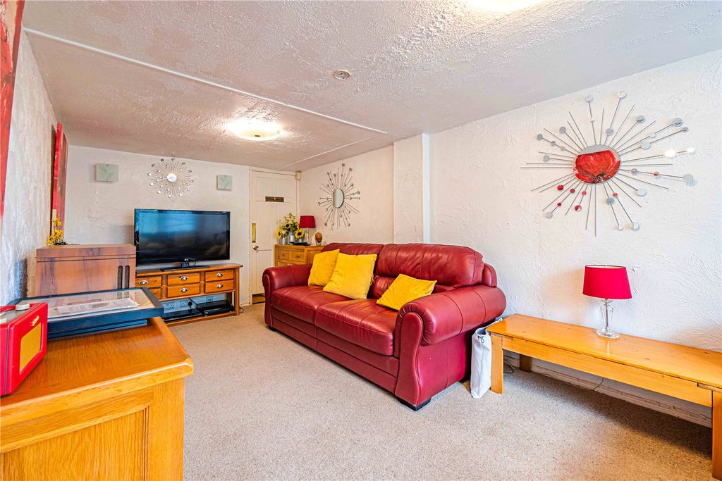 Property photo 2 of 19 Picture No. 17