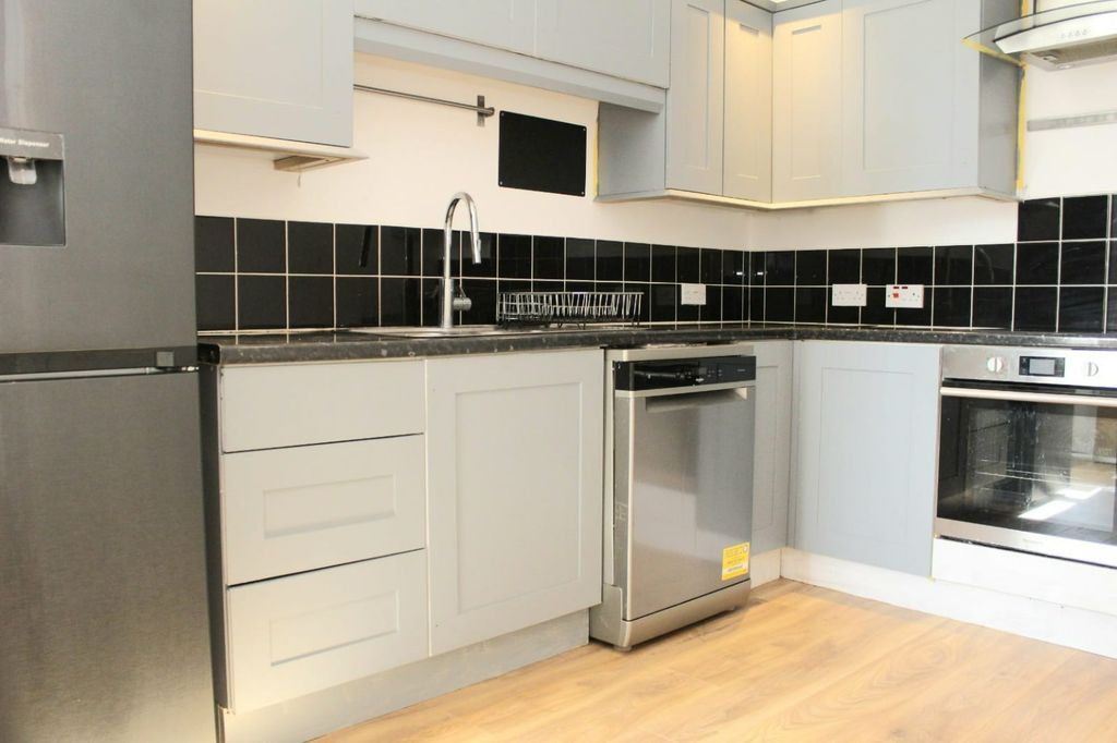 Property photo 3 of 21 Photo 3