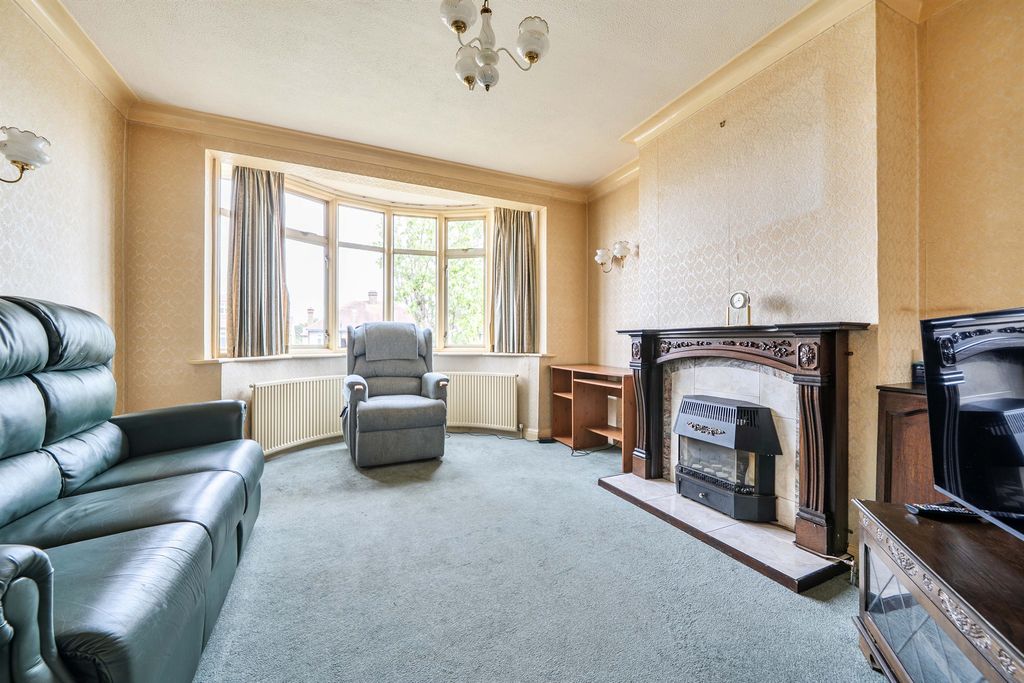 Property photo 3 of 12