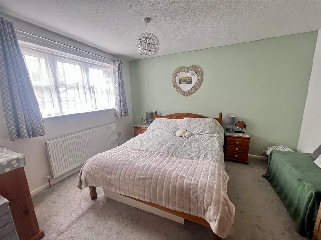 Property photo 3 of 26 Bed 1.Jpg