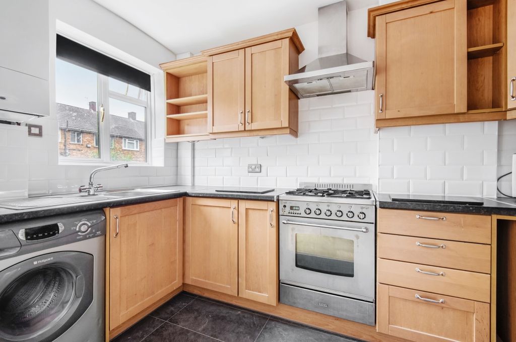 Property photo 3 of 10 Kitchen