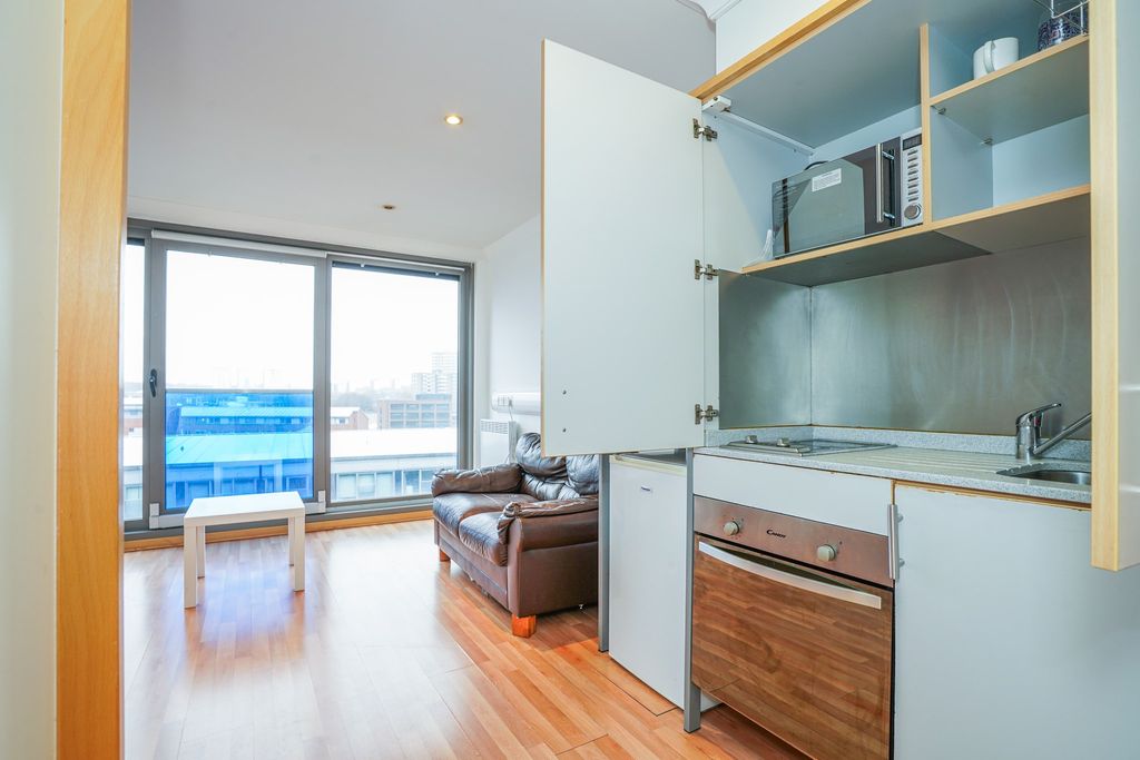 Property photo 2 of 6 Kitchen