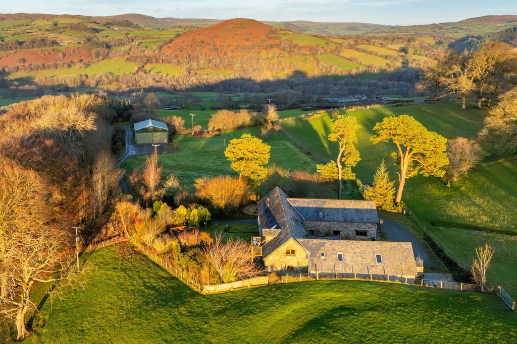 Property photo 2 of 138