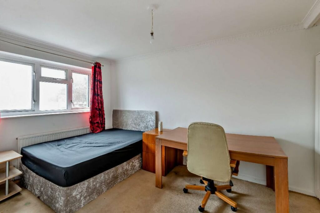 Property photo 3 of 12