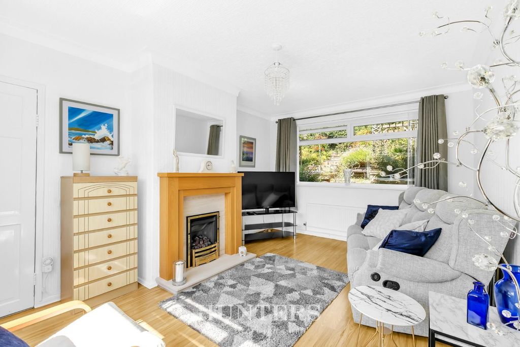 Property photo 3 of 18 Kirkstall Road (9).Jpg