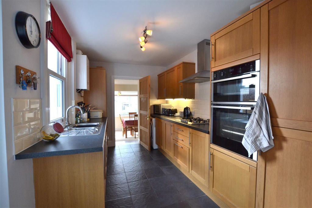 Property photo 3 of 14 Kitchen.Jpg
