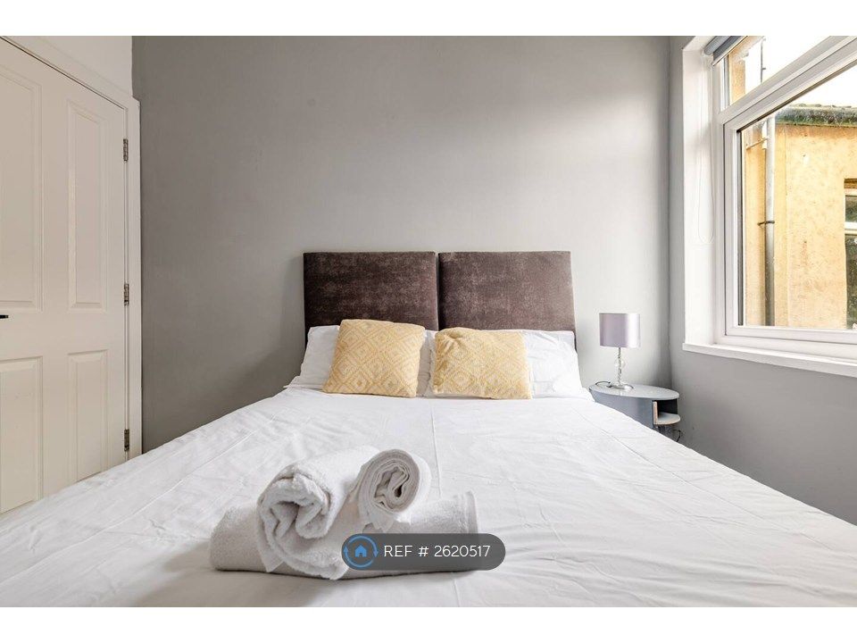 Property photo 3 of 27 Double Bedroom 3