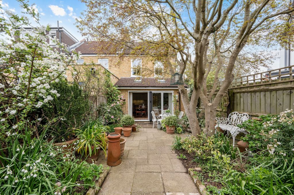 Property photo 3 of 12